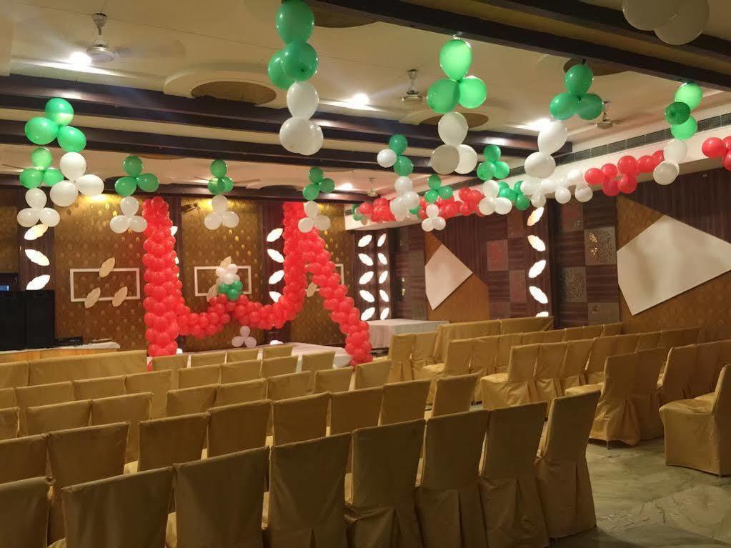 Sheel Gopal Vision Hotel Mathura Ngoại thất bức ảnh