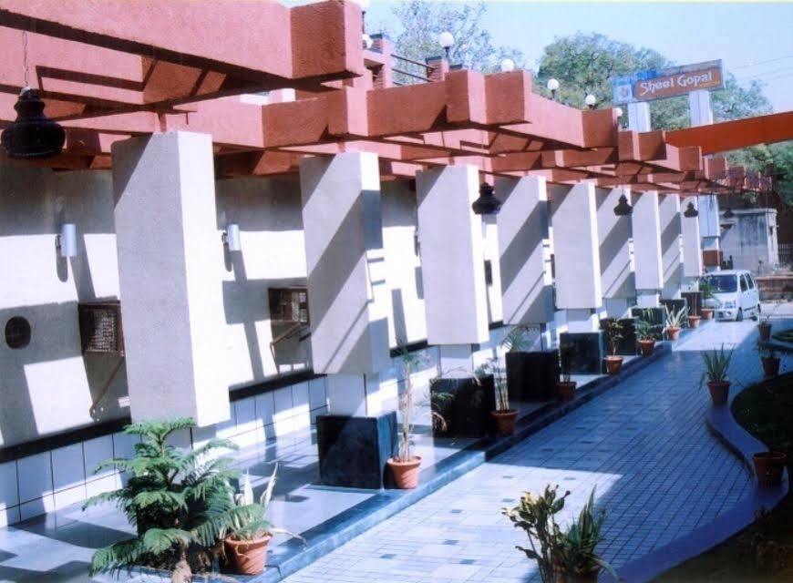 Sheel Gopal Vision Hotel Mathura Ngoại thất bức ảnh