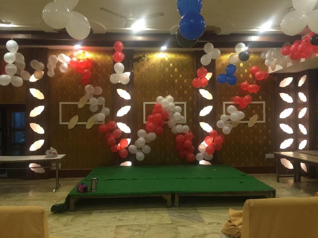 Sheel Gopal Vision Hotel Mathura Ngoại thất bức ảnh