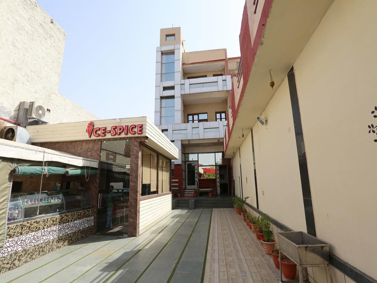 Sheel Gopal Vision Hotel Mathura Ngoại thất bức ảnh